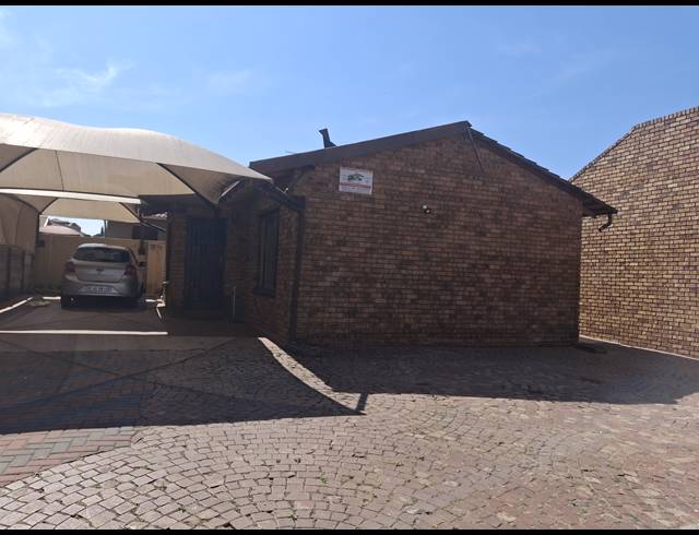 2 BEDROOM FREEHOLD FOR SALE IN DAVEYTON